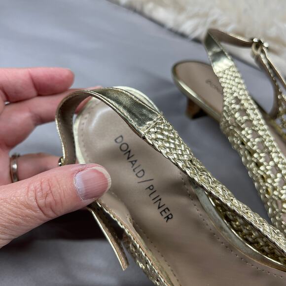 Donald Pliner Womens Shoes Size 7.5 Ike Slingback Kitten Heels Gold Pointy Toe - Picture 12 of 13